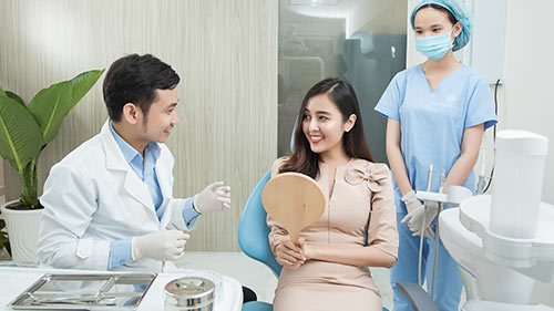 Bọc răng sứ thẩm mỹ tại Demo